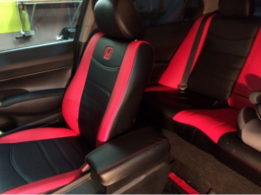 Авточехлы на Honda Civic 8 4D Авточехлы на Honda Civic 8 4D